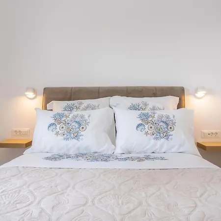 Apartment Divaly - Private Heated Jacuzzi Messaria (Santorini)
