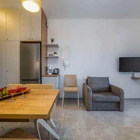 Divaly - Private Heated Jacuzzi Apartment Messaria (Santorini)
